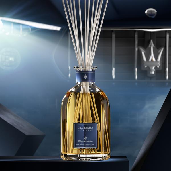 GRFIT Aromathérapie Solide de Parfum Rechargeable de Logo de Voiture, pour  Maserati diffuseurs de Parfum de Voiture d'odeurs d'épuration,Black :  : Auto et Moto